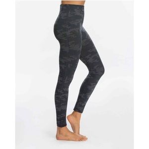 Spanx Look at me Now Camo Leggings Size XL Seamless Full Length